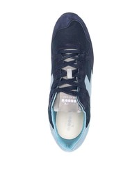 dunkelblaue Sportschuhe von Diadora