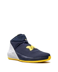 dunkelblaue Sportschuhe von Jordan