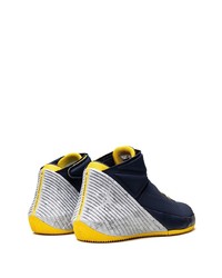 dunkelblaue Sportschuhe von Jordan