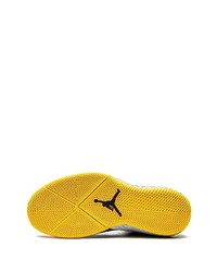 dunkelblaue Sportschuhe von Jordan