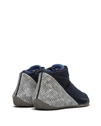 dunkelblaue Sportschuhe von Jordan