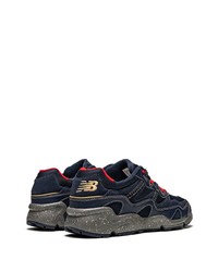 dunkelblaue Sportschuhe von New Balance