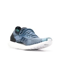 dunkelblaue Sportschuhe von adidas