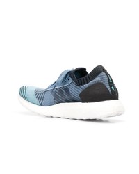 dunkelblaue Sportschuhe von adidas