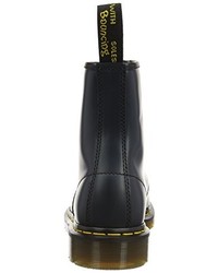 dunkelblaue Stiefel von Dr. Martens