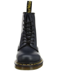 dunkelblaue Stiefel von Dr. Martens