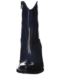 dunkelblaue Stiefel