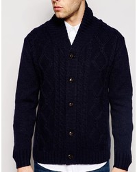 dunkelblaue Strickjacke mit einem Schalkragen