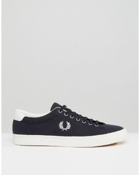 dunkelblaue Turnschuhe mit Fischgrätenmuster von Fred Perry