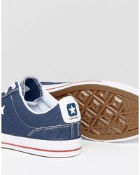 dunkelblaue Turnschuhe mit Sternenmuster von Converse