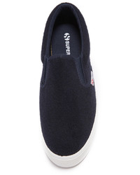 dunkelblaue Turnschuhe von Superga