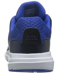 dunkelblaue Turnschuhe von adidas