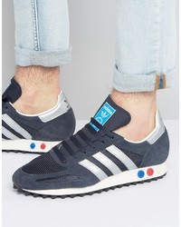 dunkelblaue Turnschuhe von adidas