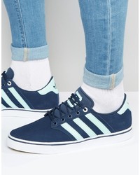 dunkelblaue Turnschuhe von adidas