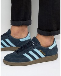 dunkelblaue Turnschuhe von adidas