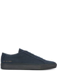 dunkelblaue Turnschuhe von Common Projects