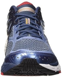 dunkelblaue Turnschuhe von New Balance