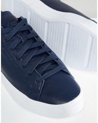 dunkelblaue Turnschuhe von adidas