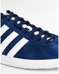 dunkelblaue Turnschuhe von adidas