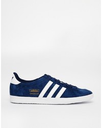 dunkelblaue Turnschuhe von adidas