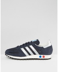 dunkelblaue Turnschuhe von adidas