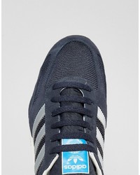 dunkelblaue Turnschuhe von adidas