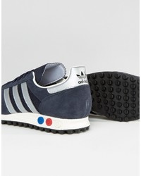 dunkelblaue Turnschuhe von adidas