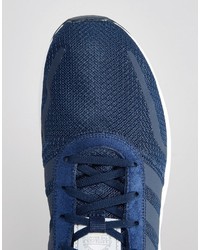 dunkelblaue Turnschuhe von adidas