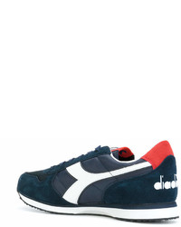 dunkelblaue Turnschuhe von Diadora