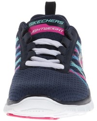 dunkelblaue Turnschuhe von Skechers