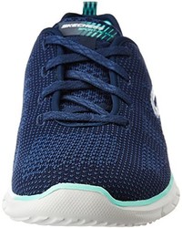 dunkelblaue Turnschuhe von Skechers