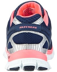 dunkelblaue Turnschuhe von Skechers