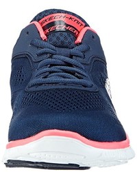 dunkelblaue Turnschuhe von Skechers