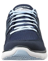 dunkelblaue Turnschuhe von Skechers