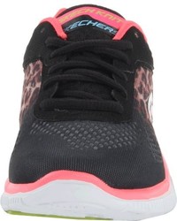 dunkelblaue Turnschuhe von Skechers