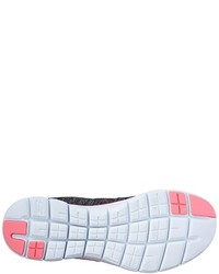 dunkelblaue Turnschuhe von Skechers