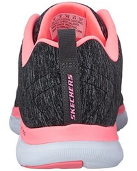 dunkelblaue Turnschuhe von Skechers