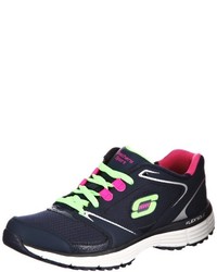 dunkelblaue Turnschuhe von Skechers