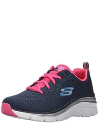 dunkelblaue Turnschuhe von Skechers