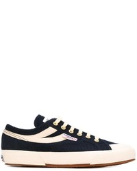 dunkelblaue Turnschuhe von Superga