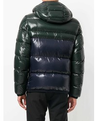 dunkelblaue und grüne Daunenjacke von Moncler