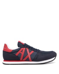 dunkelblaue und rote Sportschuhe von Armani Exchange