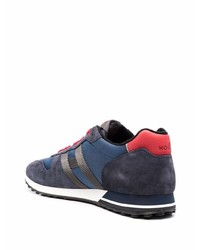 dunkelblaue und rote Sportschuhe von Hogan