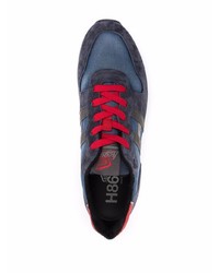 dunkelblaue und rote Sportschuhe von Hogan