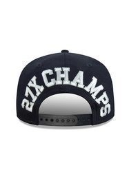 dunkelblaue und weiße bedruckte Baseballkappe von New Era