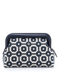 dunkelblaue und weiße Clutch mit geometrischem Muster