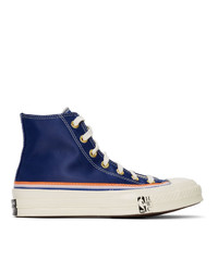 dunkelblaue und weiße hohe Sneakers von Converse