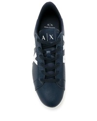 dunkelblaue und weiße Leder niedrige Sneakers von Armani Exchange