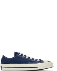 dunkelblaue und weiße Segeltuch niedrige Sneakers von Converse