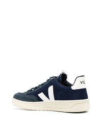 dunkelblaue und weiße Segeltuch niedrige Sneakers von Veja